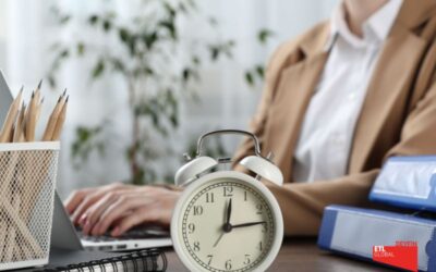 Si un trabajador solicita una adaptación de su jornada tras ser contratado, ¿la empresa debe aceptarla?